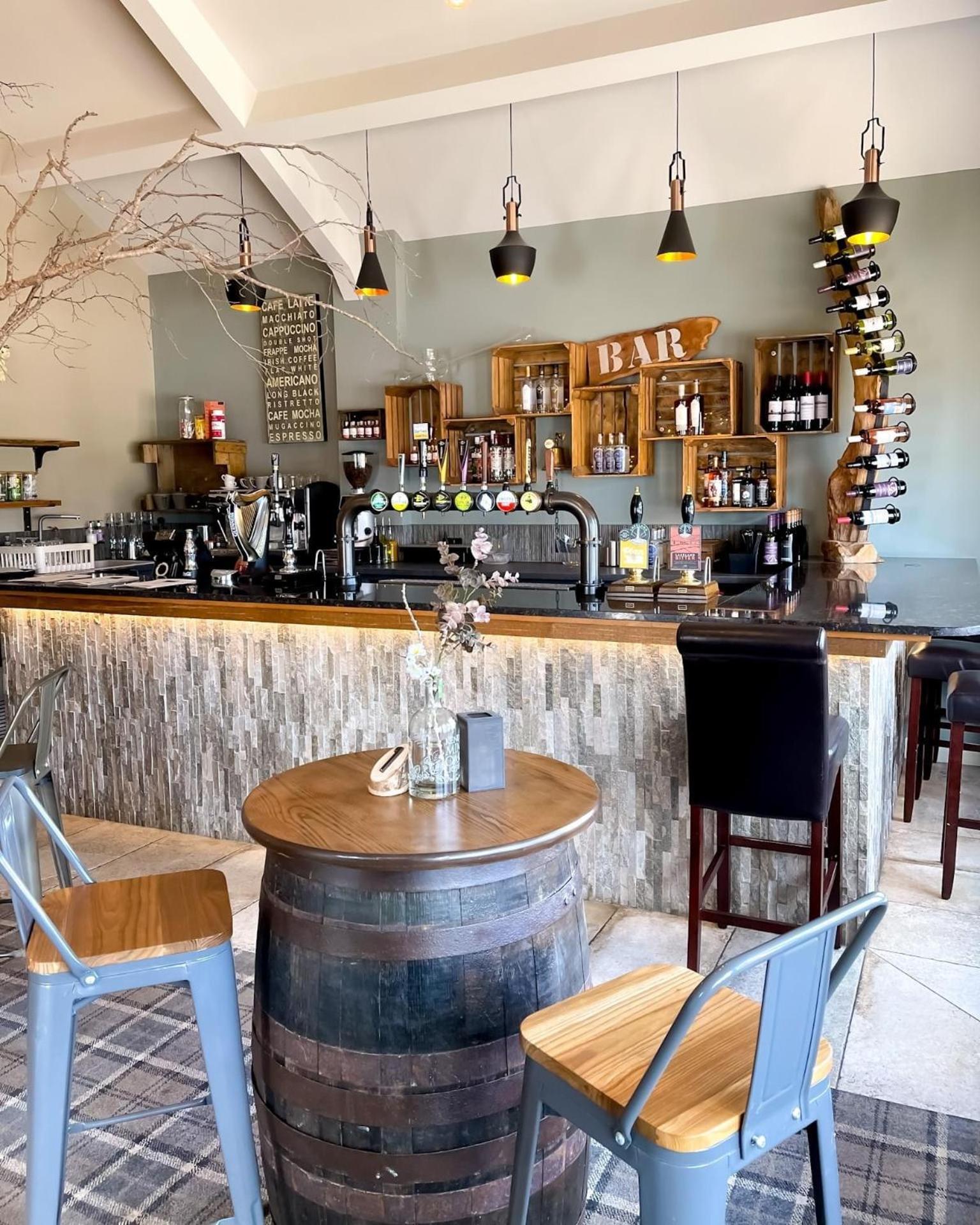 The Tavern At Hale Мильнторп Экстерьер фото